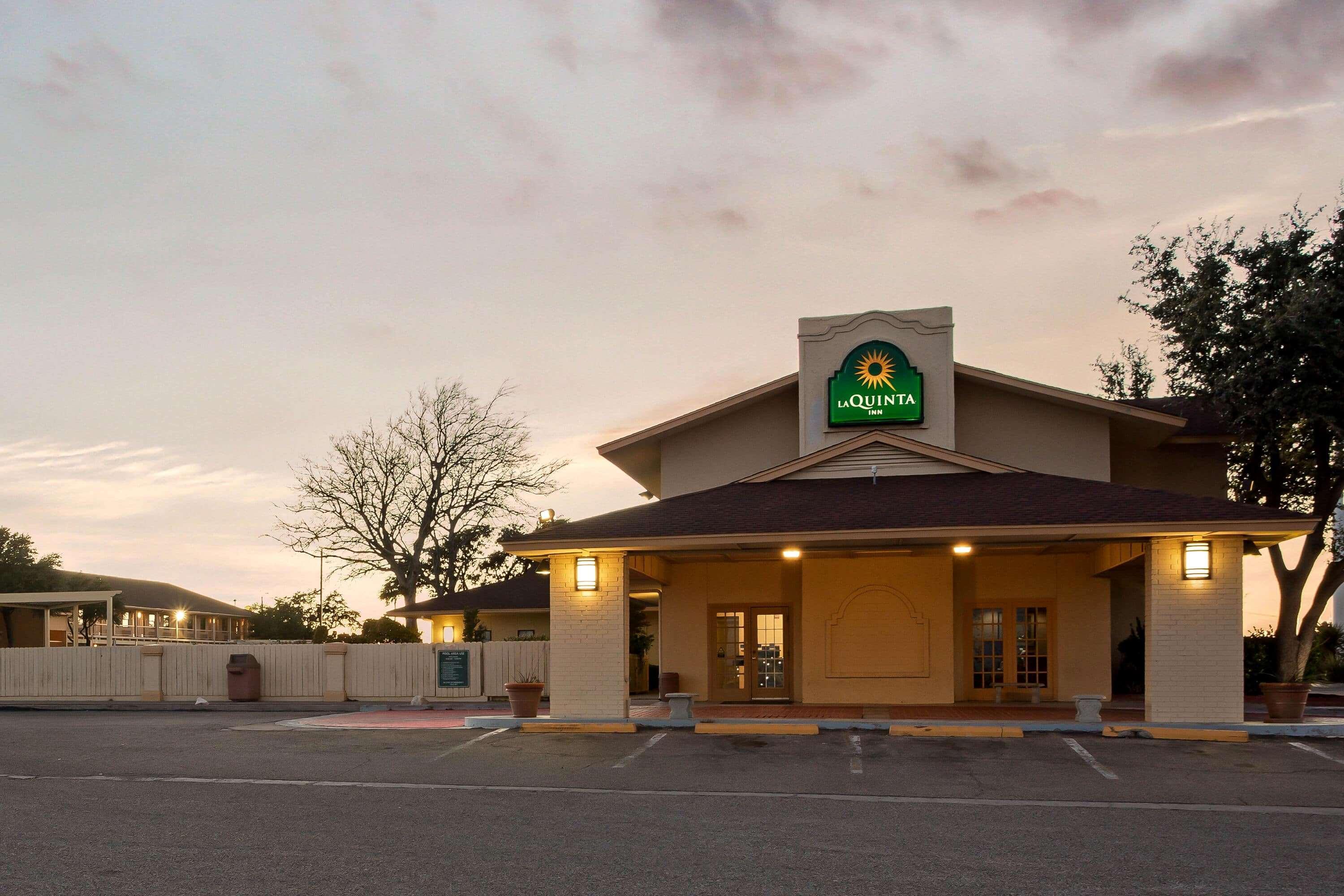 Baymont By Wyndham Fort Stockton Exterior photo